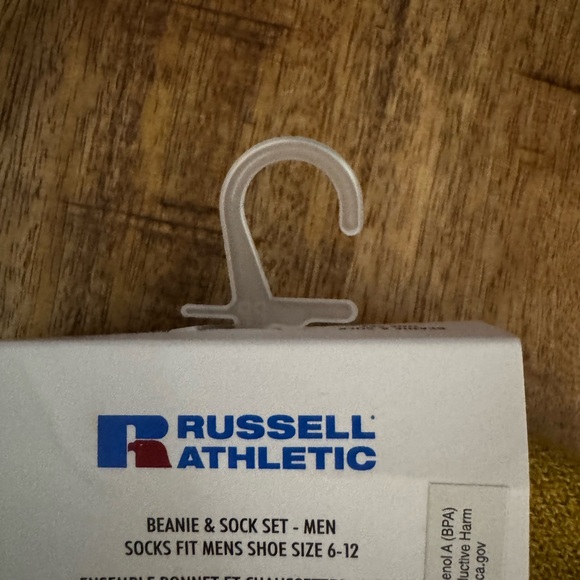 Russell Athletic mustard Yellow hat Beanie and Socks Combo set men’s NWT - Picture 3 of 4
